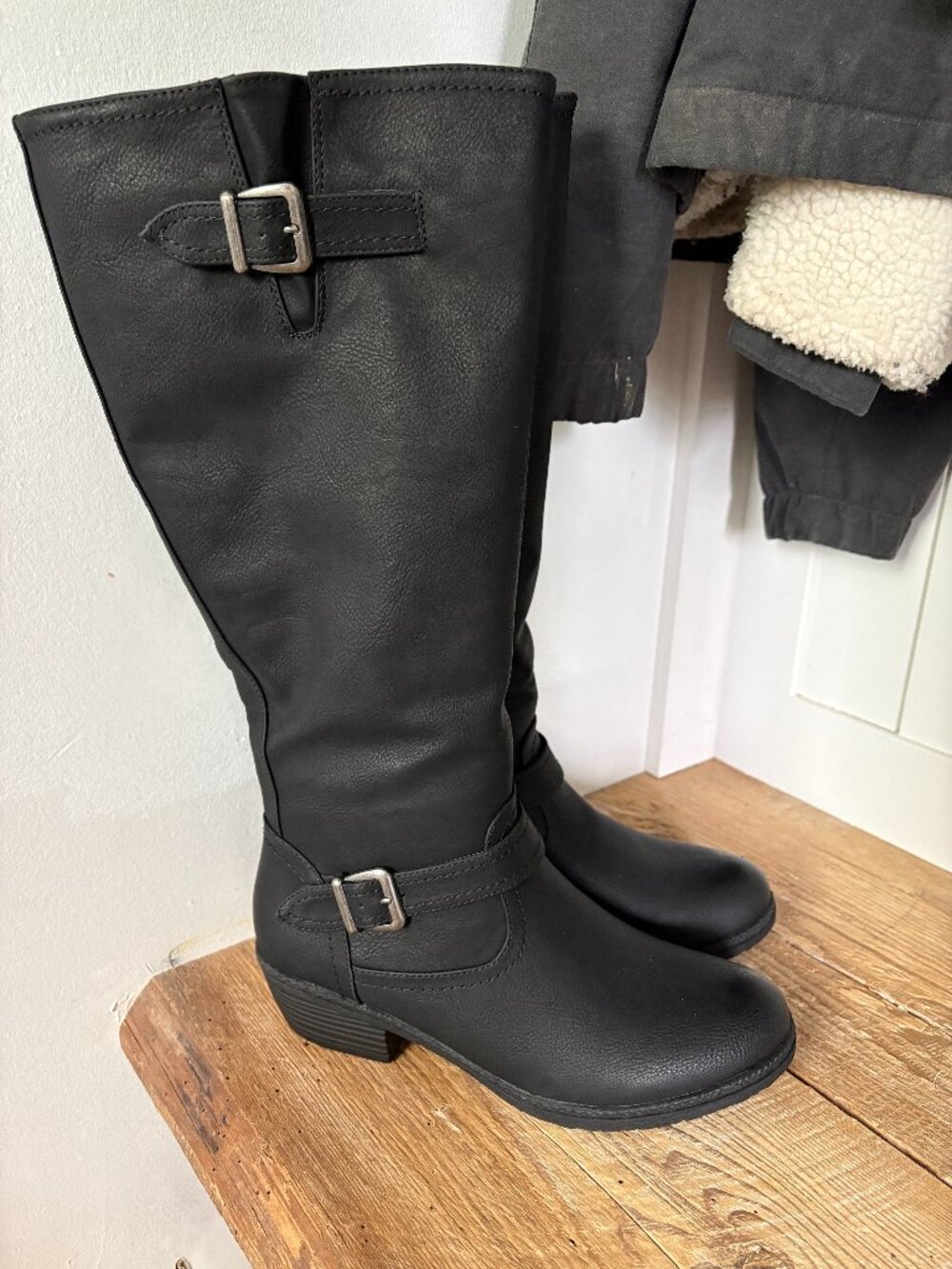 NWOB Waterproof Extended calf tall boots size 9